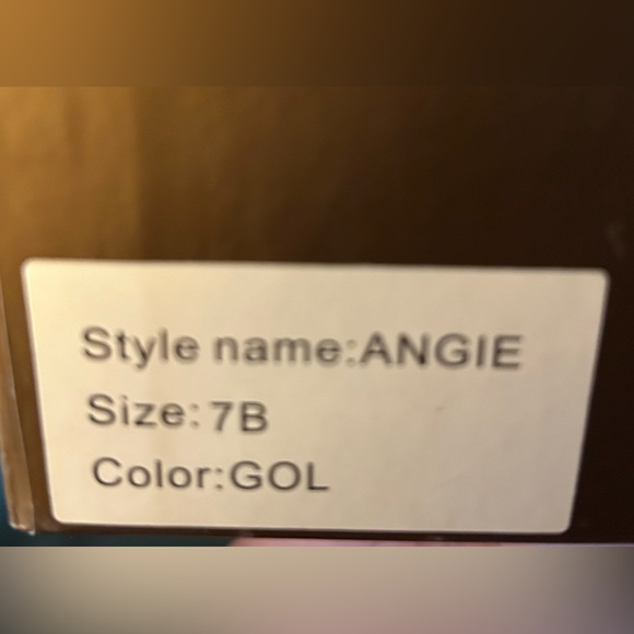 bebe Angie Gold Wedge Sandals in Sz. 7.. brown wedges.. NIB.. never been worn.. - Picture 8 of 8